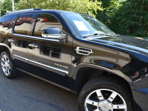 Used 2011 Cadillac Escalade Premium AWD/4WD image 51