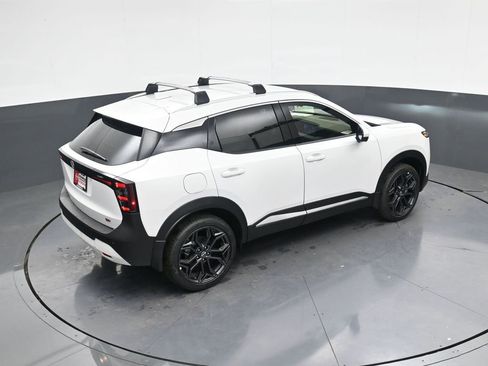 New 2025 Nissan Kicks SR FWD image 31