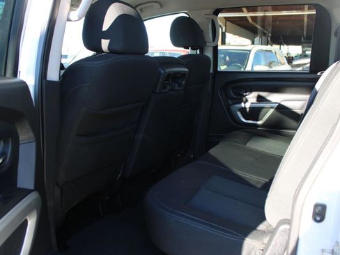 Used 2017 Nissan Titan SV image 14
