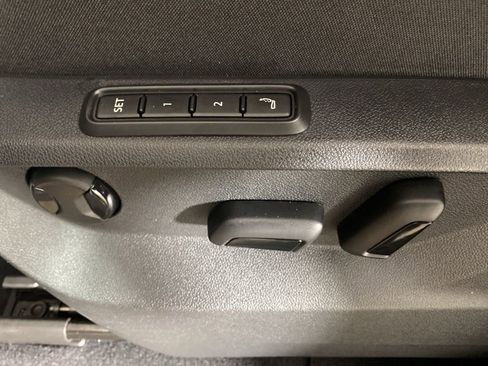 Used 2025 Volkswagen Atlas Cross Sport SEL Premium R-Line image 13