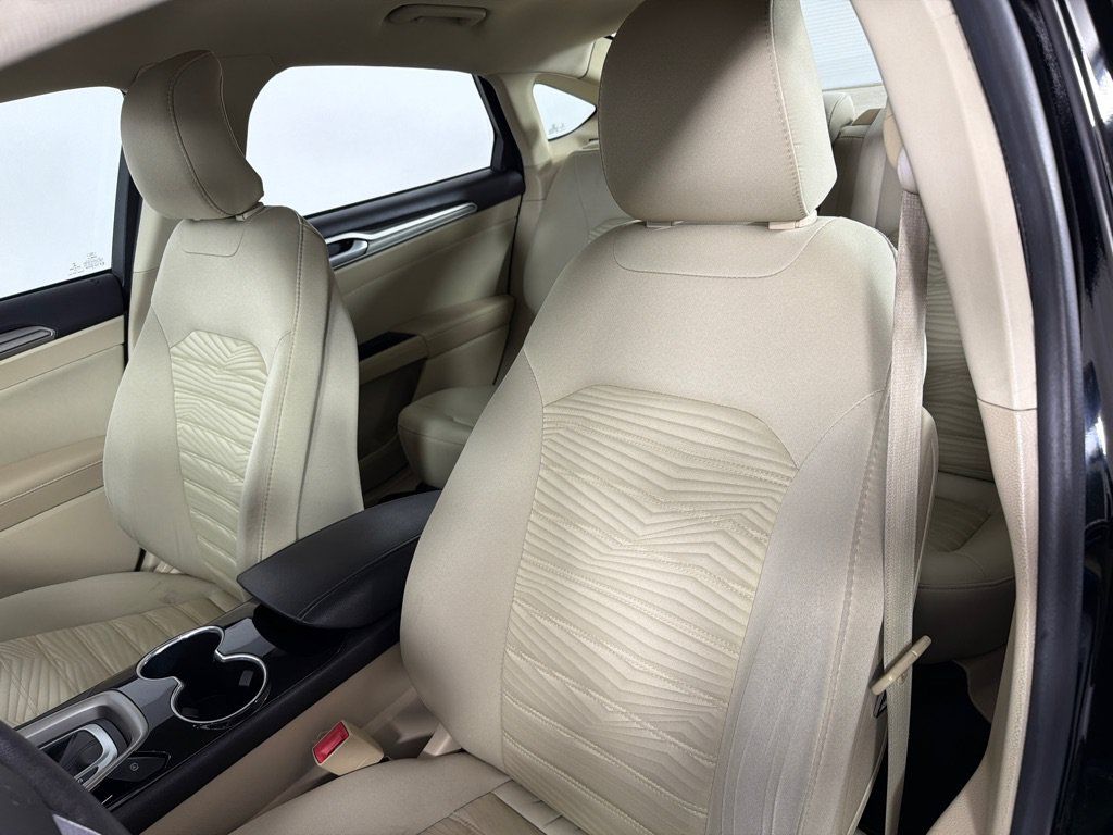Used 2016 Ford Fusion SE FWD image 11