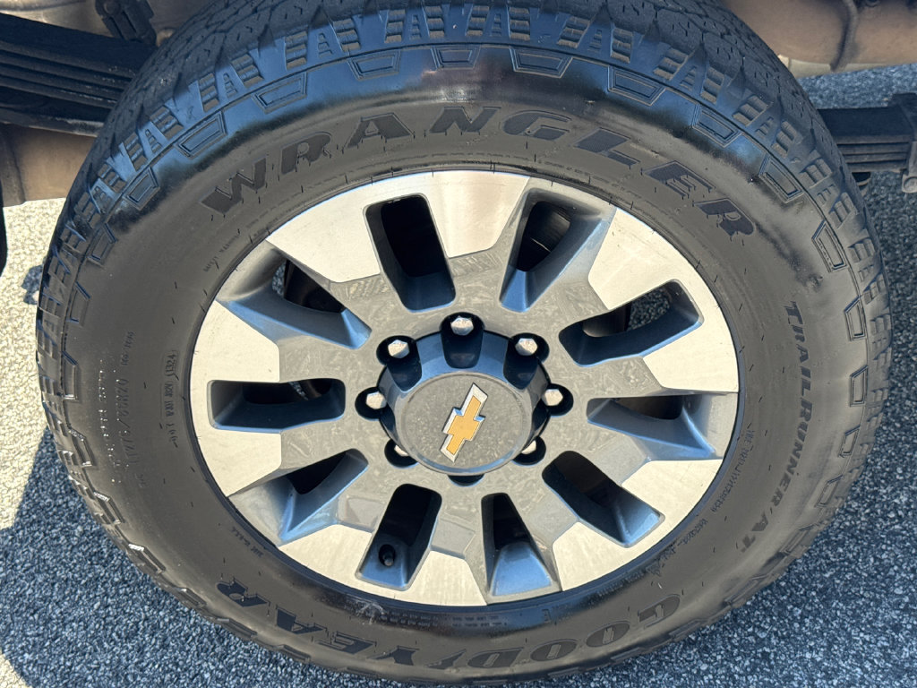 Used 2022 Chevrolet Silverado 2500 Custom w/ Custom Value Package AWD/4WD image 16