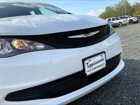 Used 2022 Chrysler Voyager LX FWD image 30