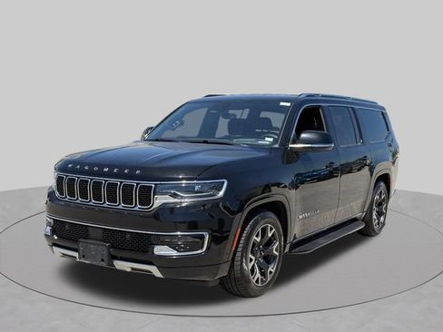 Used 2024 Jeep Wagoneer L Series III w/ Flexible Seating Group AWD/4WD image 17