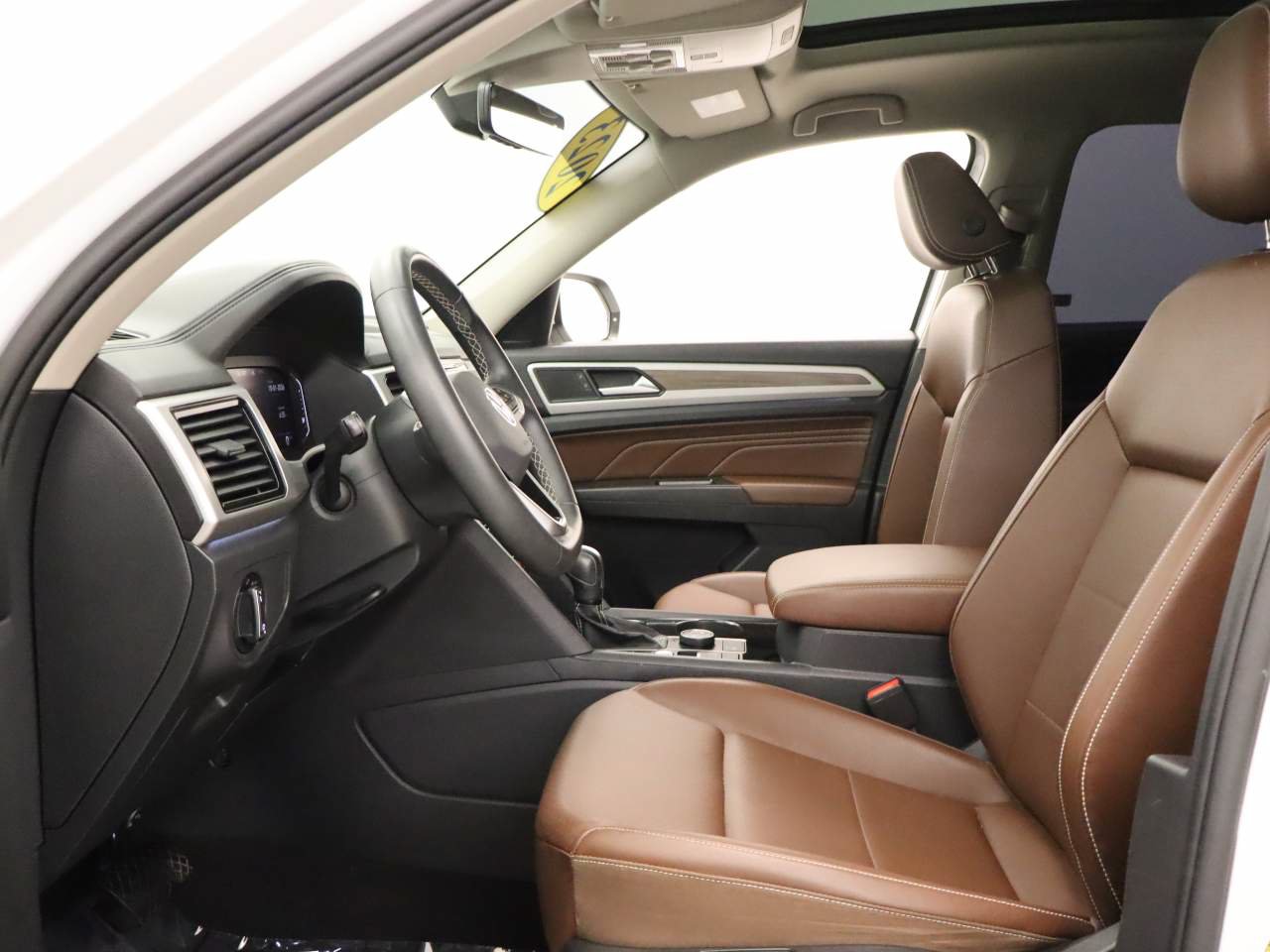Used 2023 Volkswagen Atlas SEL AWD/4WD image 15