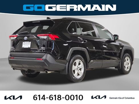 Used 2020 Toyota RAV4 XLE w/ XLE Grade Weather Package AWD/4WD image 7