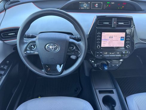 Used 2022 Toyota Prius LE image 14