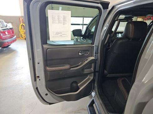 Used 2025 Nissan Frontier PRO-4X w/ Pro Premium Package AWD/4WD image 19