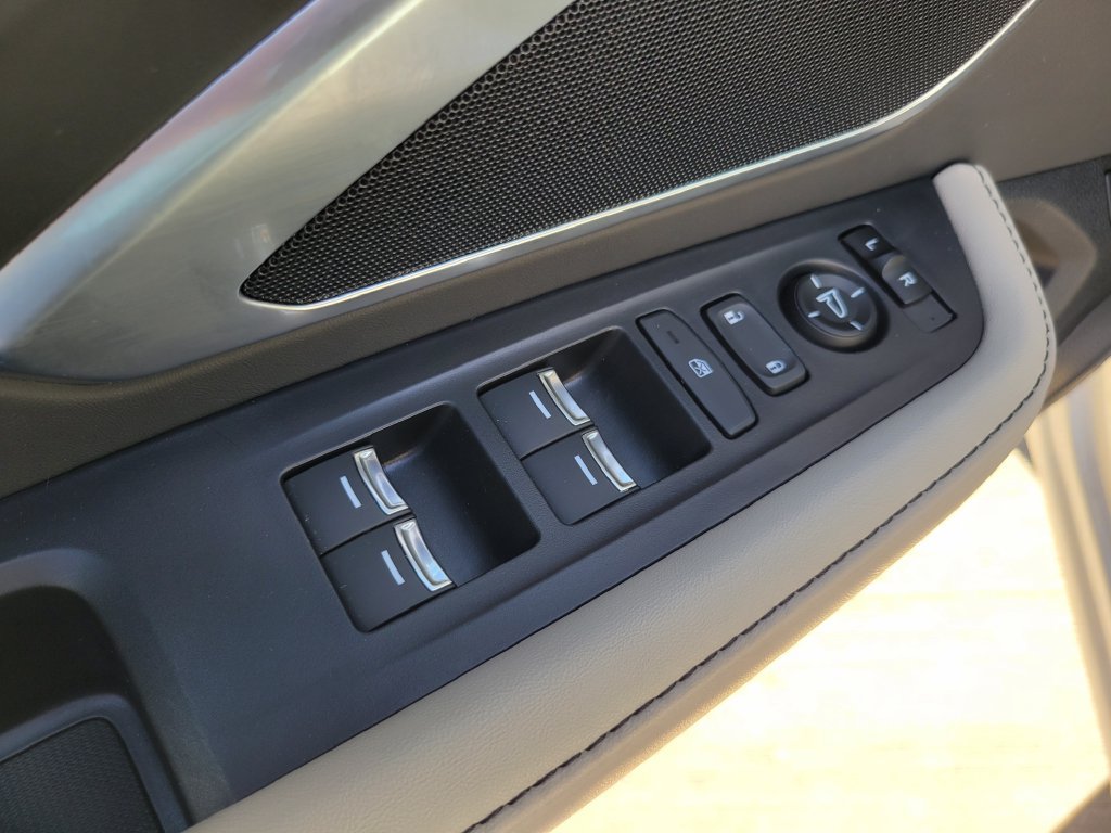 Used 2025 Acura RDX SH-AWD image 21