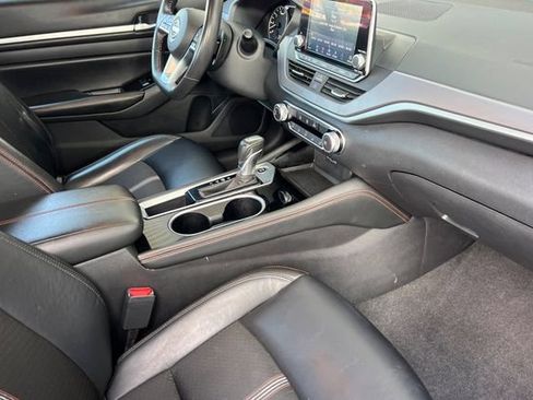 Used 2024 Nissan Altima 2.5 SR FWD image 16