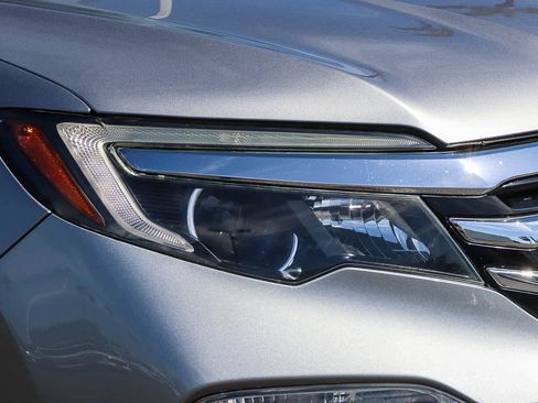 Used 2017 Honda Pilot Touring image 4