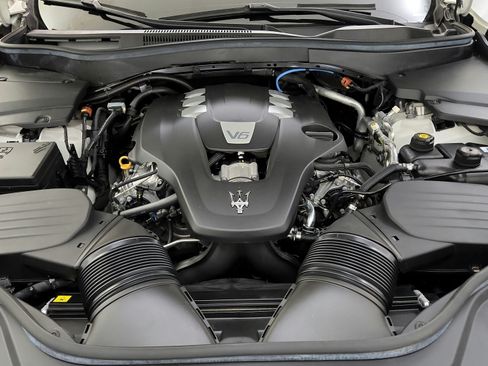 Used 2023 Maserati Levante GT AWD/4WD image 39