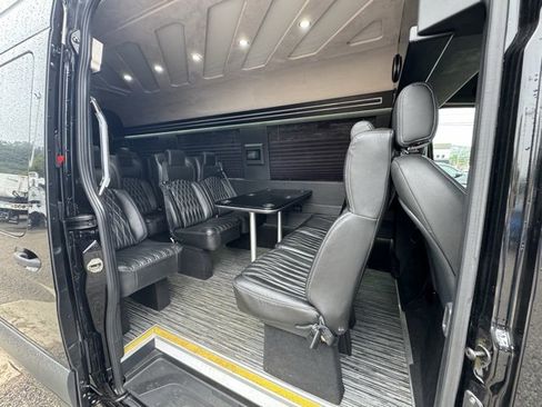 Used 2023 Mercedes-Benz Sprinter 3500 image 21