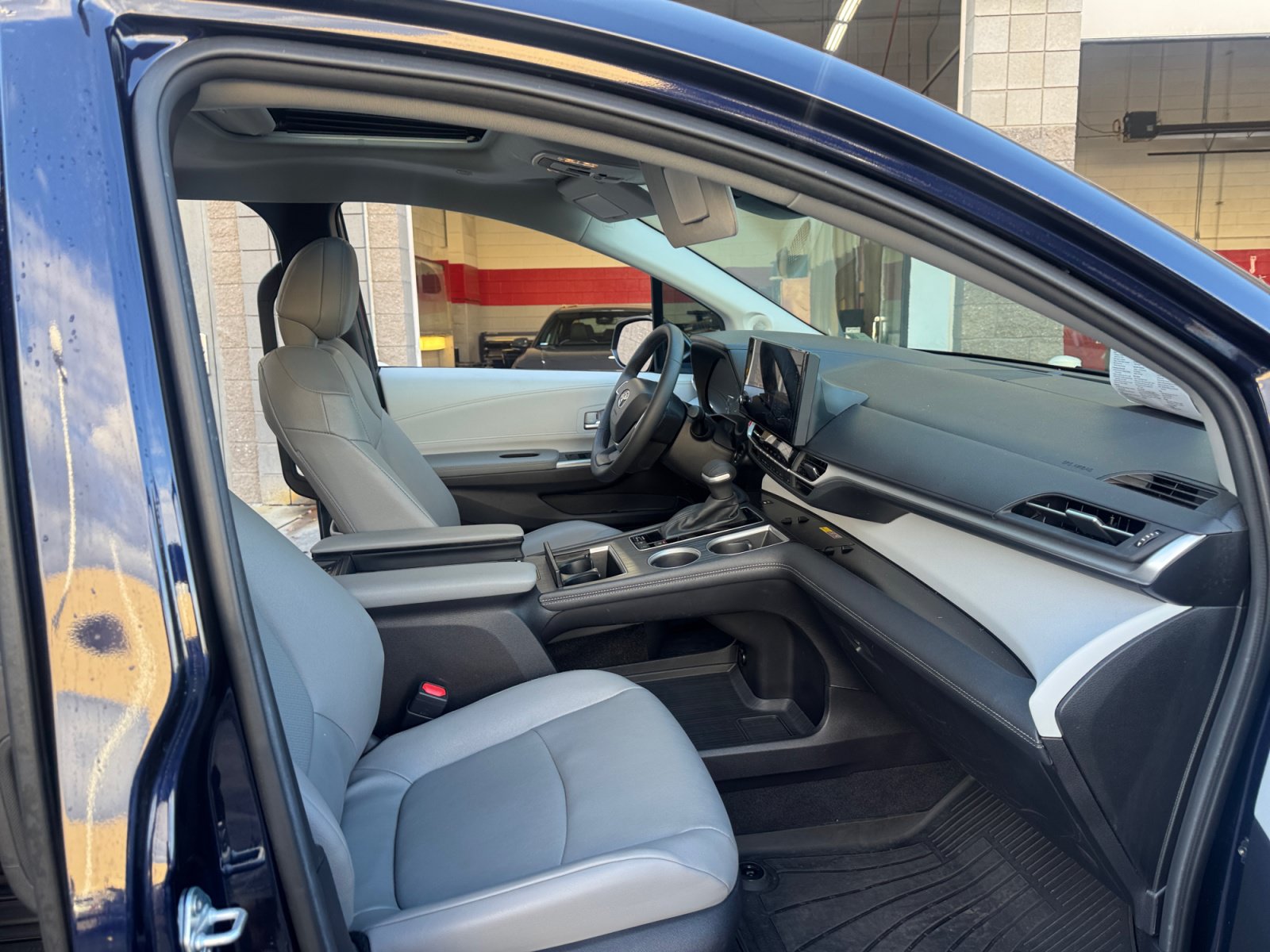 Certified 2026 Toyota Sienna XLE FWD image 19