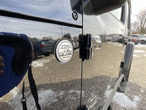 Used 2019 Jeep Wrangler Unlimited Sport S AWD/4WD image 33