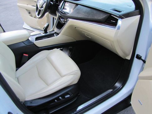 Used 2017 Cadillac XT5 Luxury image 25