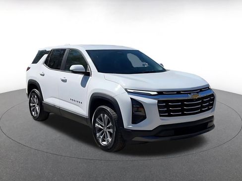 Used 2025 Chevrolet Equinox LT image 3