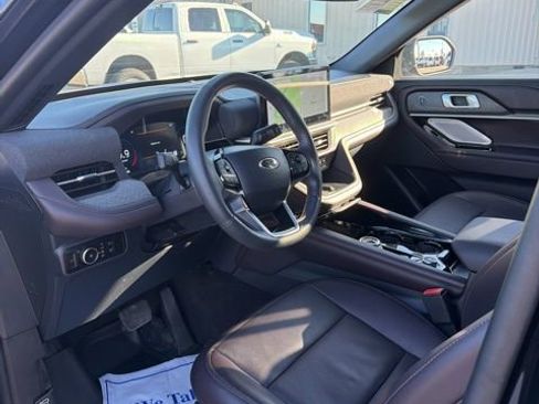 Used 2025 Ford Explorer Platinum image 13