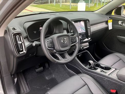 New 2026 Volvo XC40 B5 Core AWD/4WD image 19