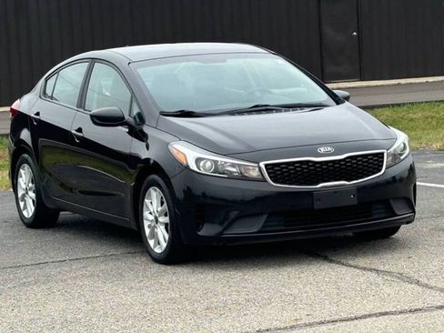 Used 2017 Kia Forte LX image 2