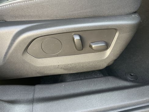 Used 2023 Buick Envision Essence image 16