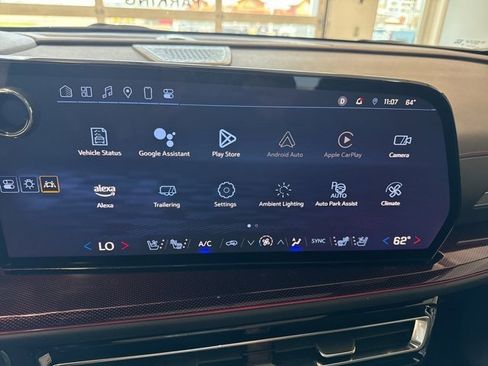 Used 2024 Chevrolet Traverse RS image 27