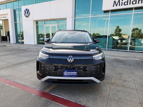New 2026 Volkswagen Tiguan SE FWD image 2
