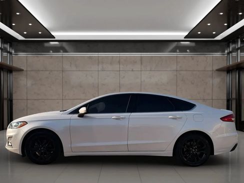 Used 2020 Ford Fusion SE w/ Equipment Group 151A FWD image 9