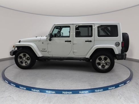 Used 2017 Jeep Wrangler Unlimited Sahara w/ Connectivity Group AWD/4WD image 8