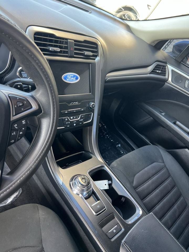 Used 2019 Ford Fusion SE FWD image 11