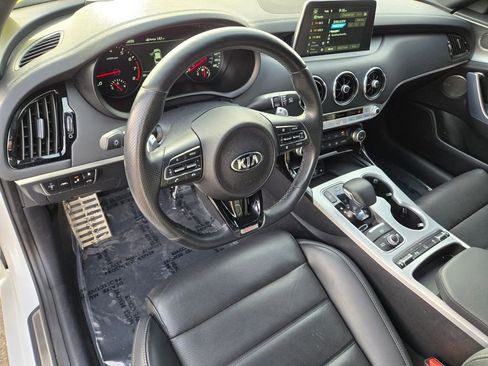 Used 2019 Kia Stinger GT2 image 11