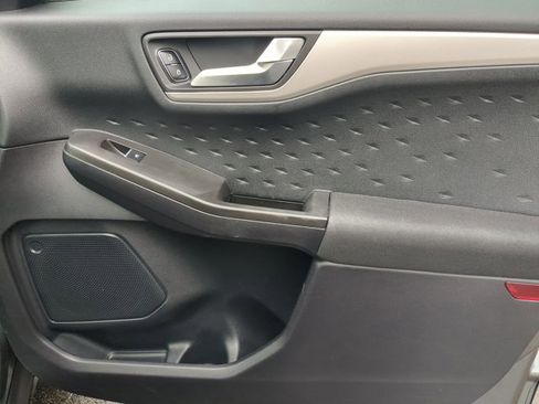 Used 2020 Ford Escape SE image 26