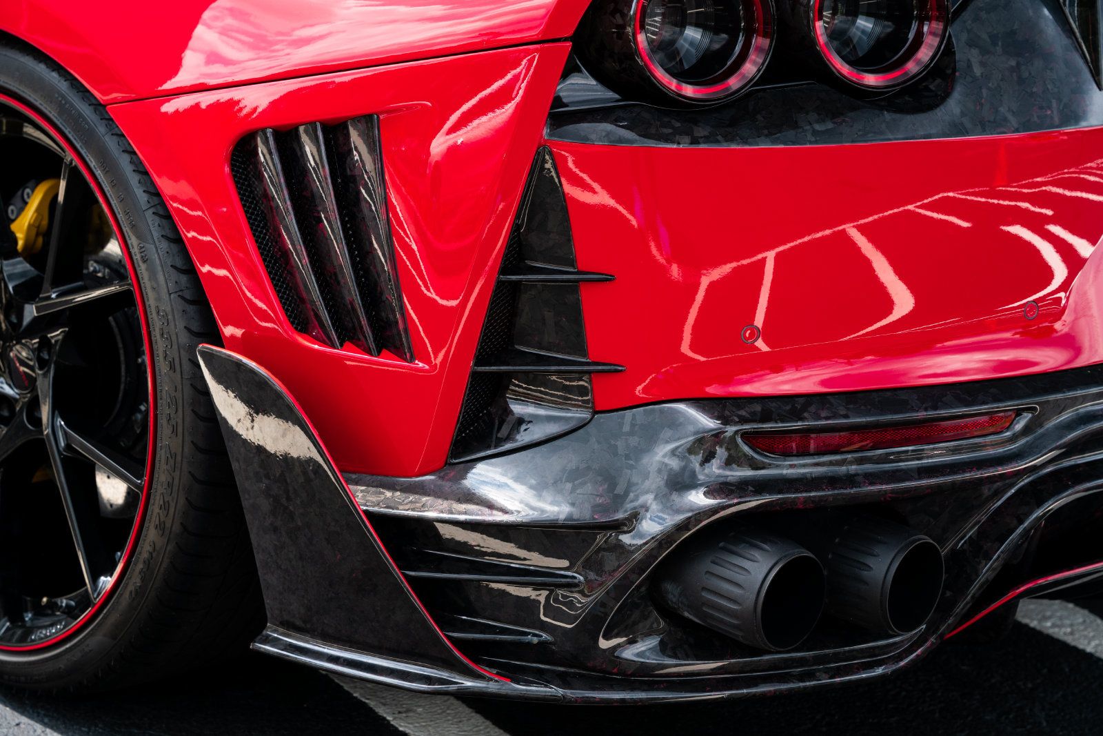 Used 2020 Ferrari 812 Superfast RWD image 26