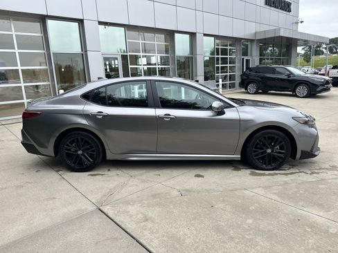 Used 2025 Toyota Camry SE w/ Convenience Package AWD/4WD image 10
