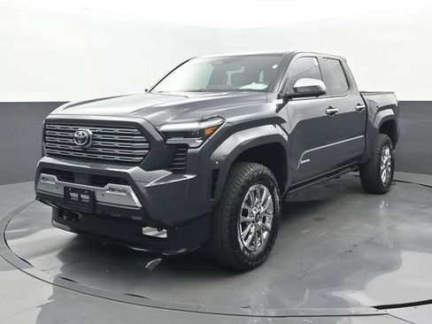Used 2024 Toyota Tacoma Limited w/ Limited Package (LT) AWD/4WD image 25