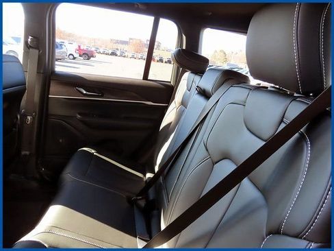 New 2025 Jeep Grand Cherokee Limited AWD/4WD image 9