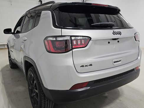 Used 2024 Jeep Compass Latitude w/ Convenience Group AWD/4WD image 5