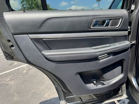 Used 2019 Ford Explorer XLT w/ Equipment Group 202A AWD/4WD image 14