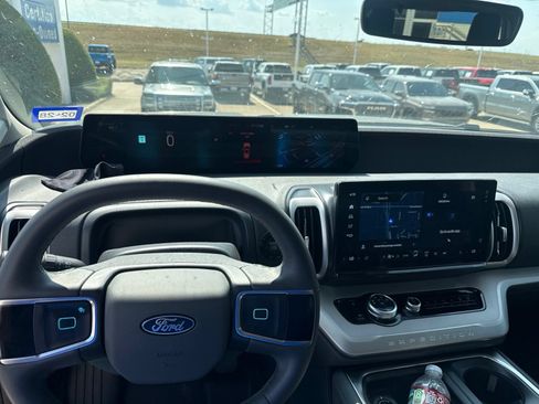 Used 2026 Ford Expedition Active AWD/4WD image 24