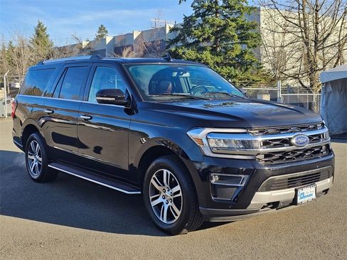 Used 2023 Ford Expedition Max Limited image 3