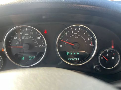 Used 2012 Jeep Wrangler Unlimited Sahara image 13