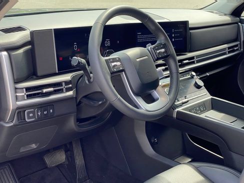 Used 2025 Hyundai Santa Fe SEL FWD image 10