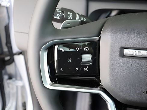 New 2025 Land Rover Discovery Sport Dynamic SE image 32