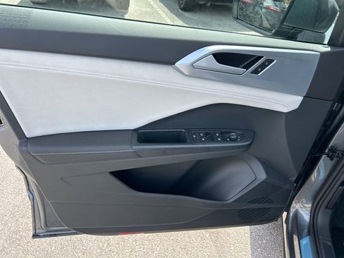 Used 2025 Volkswagen Taos SE image 11