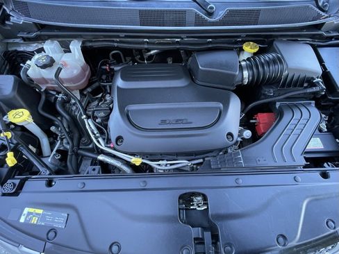 Used 2021 Chrysler Pacifica Touring-L image 35