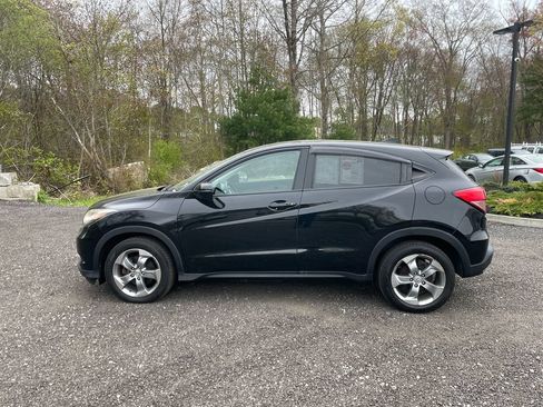 Used 2017 Honda HR-V EX image 9