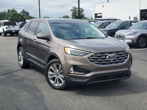 Used 2019 Ford Edge Titanium w/ Equipment Group 301A AWD/4WD image 29