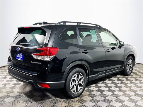 Used 2023 Subaru Forester Premium image 8