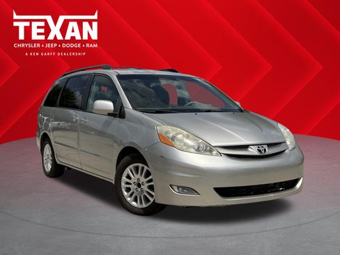 Used 2010 Toyota Sienna XLE FWD image 1