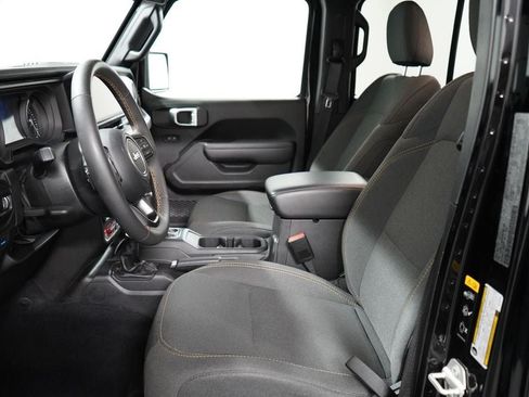 Used 2024 Jeep Wrangler Unlimited AWD/4WD image 19